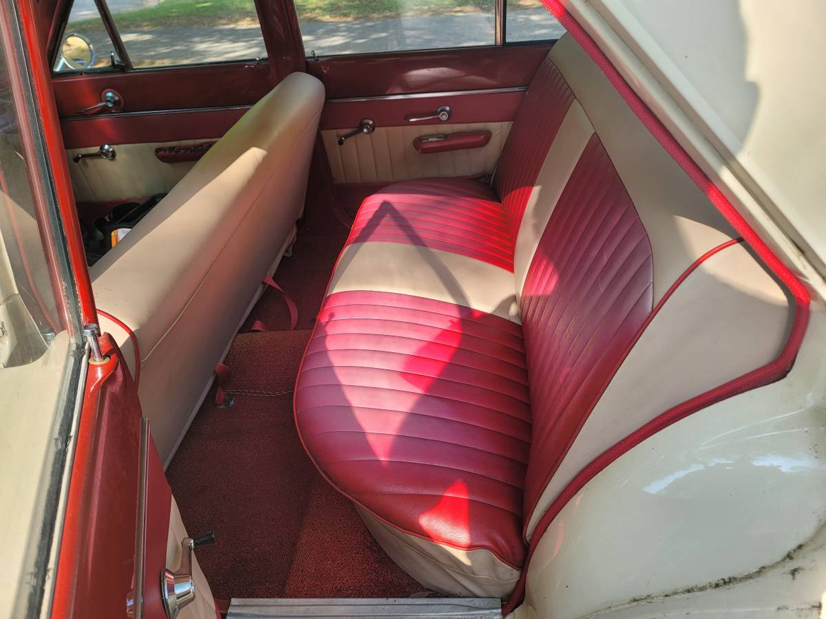 Ford-Falcon-futura-4-door-1965-yellow-9