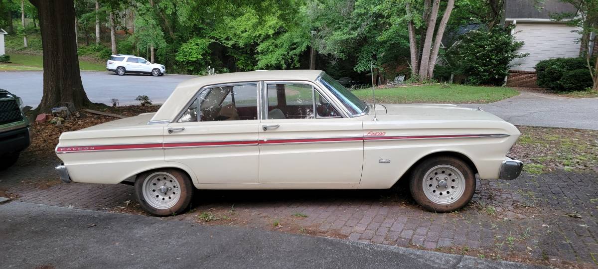 Ford-Falcon-futura-4-door-1965-yellow