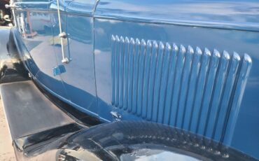 Ford-Five-window-coupe-1932-blue-10