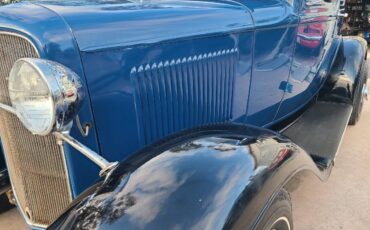 Ford-Five-window-coupe-1932-blue-12