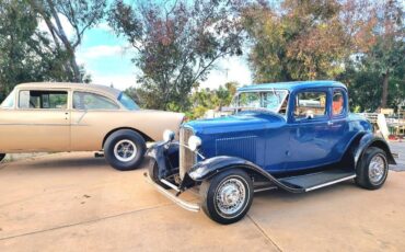 Ford-Five-window-coupe-1932-blue-2