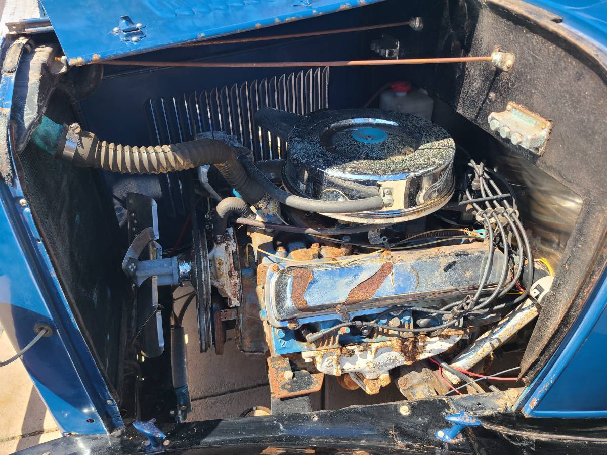 Ford-Five-window-coupe-1932-blue-22