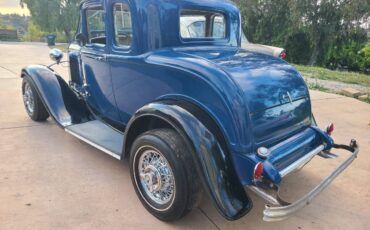 Ford-Five-window-coupe-1932-blue-4