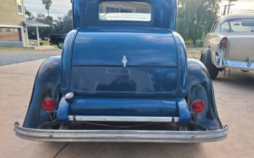 Ford-Five-window-coupe-1932-blue-6