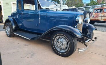 Ford-Five-window-coupe-1932-blue-8