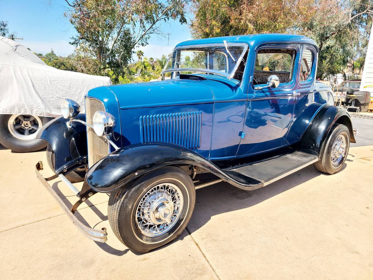 Ford-Five-window-coupe-1932-blue
