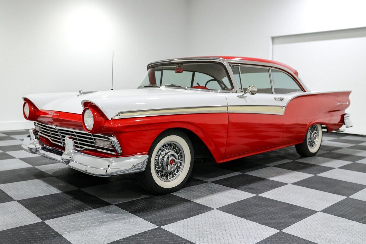Ford-Galaxie-1957-Coupe-2