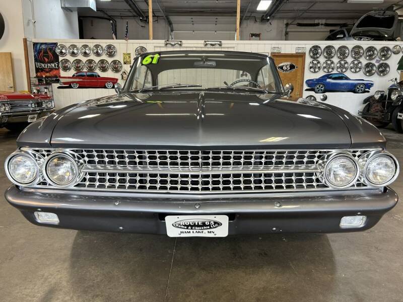 Ford-Galaxie-starliner-1961-grey-1