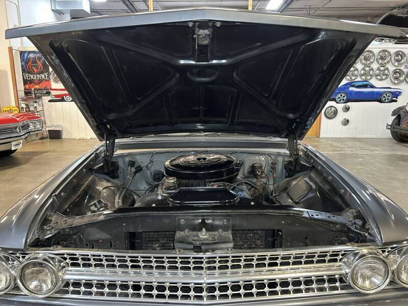 Ford-Galaxie-starliner-1961-grey-10