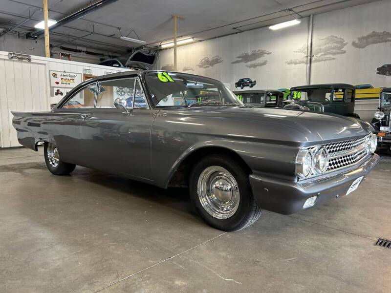 Ford-Galaxie-starliner-1961-grey-2