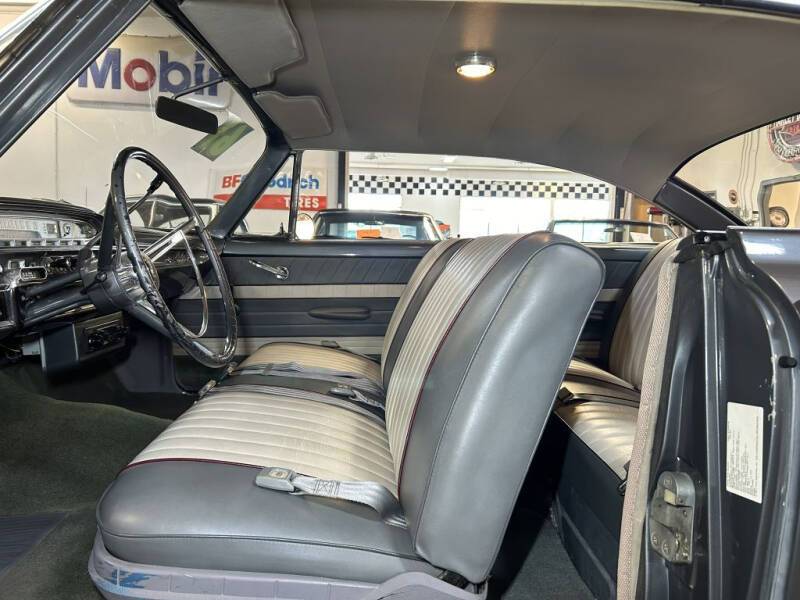Ford-Galaxie-starliner-1961-grey-7