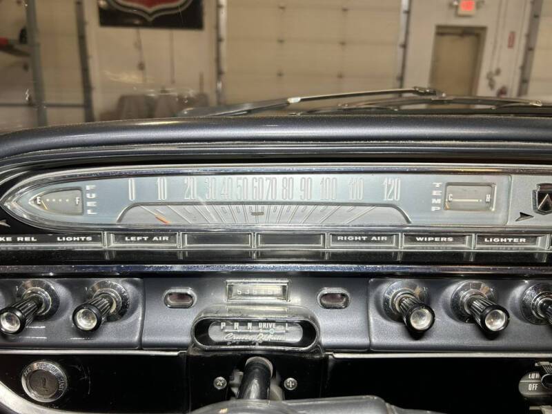Ford-Galaxie-starliner-1961-grey-8