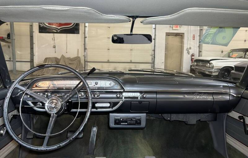 Ford-Galaxie-starliner-1961-grey-9