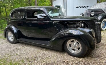 Ford-Hump-back-sedan-1937-1