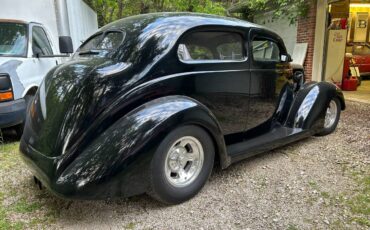 Ford-Hump-back-sedan-1937-2
