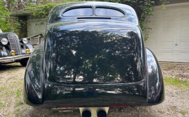 Ford-Hump-back-sedan-1937-4