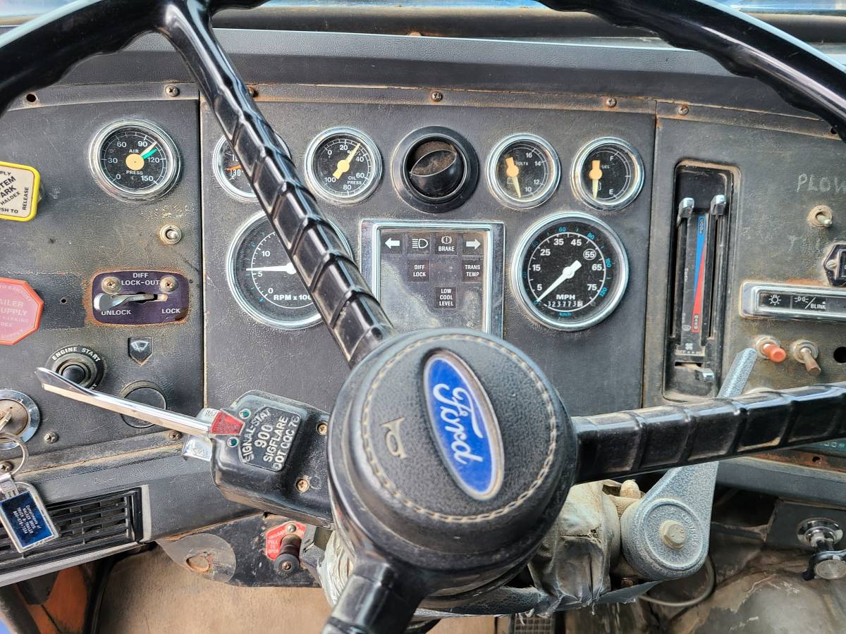 Ford-L9000-diesel-1989-blue-13