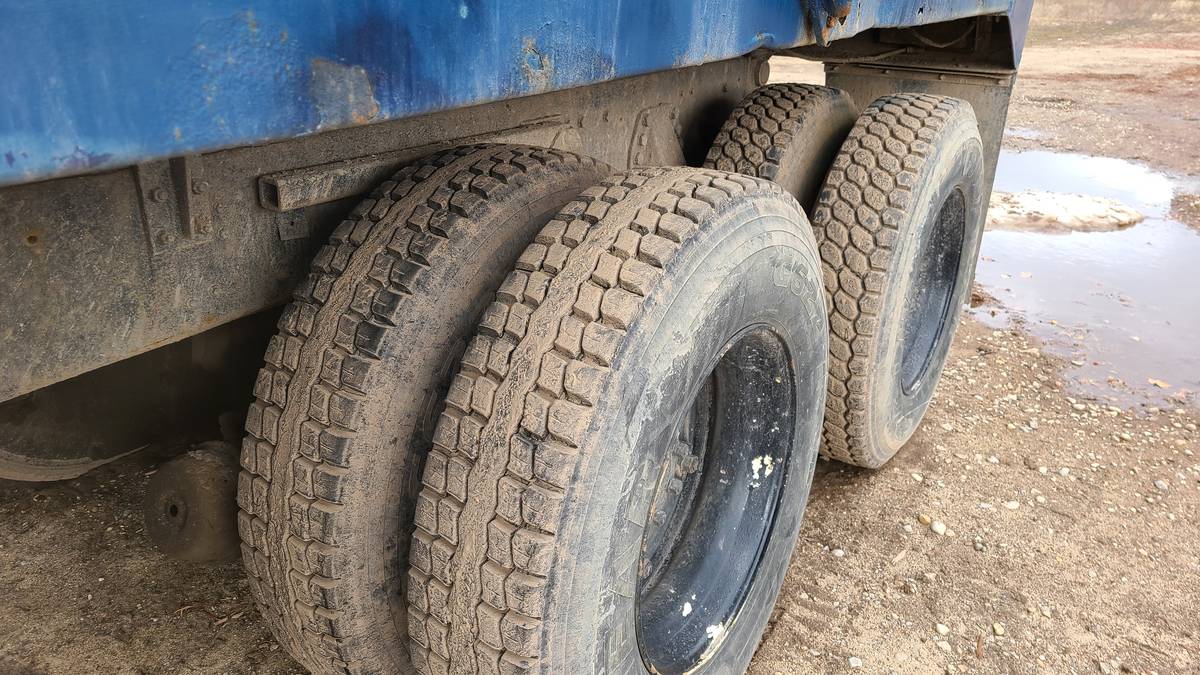 Ford-L9000-diesel-1989-blue-5