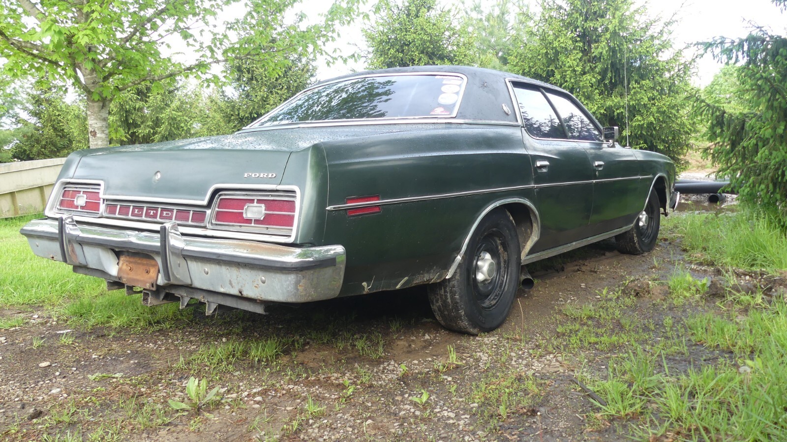 Ford-LTD-1973-Sedan-2