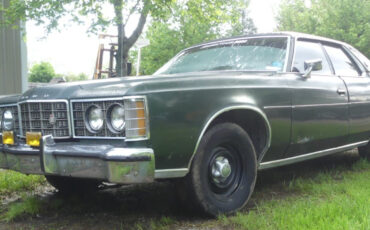 Ford-LTD-1973-Sedan
