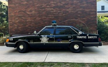 Ford-LTD-1984-17