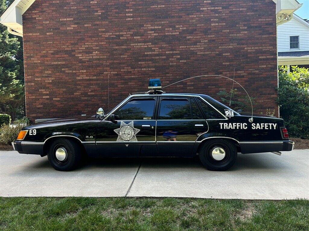 Ford-LTD-1984-17