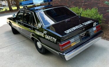 Ford-LTD-1984-21