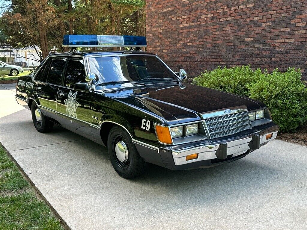 Ford-LTD-1984-23