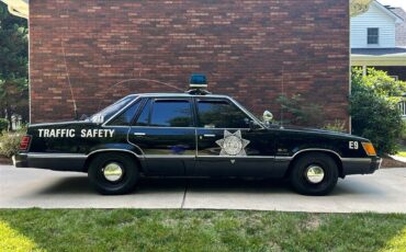 Ford-LTD-1984-26