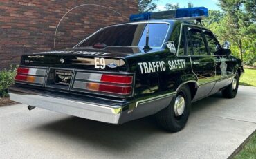 Ford-LTD-1984-28
