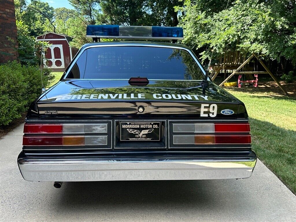 Ford-LTD-1984-29