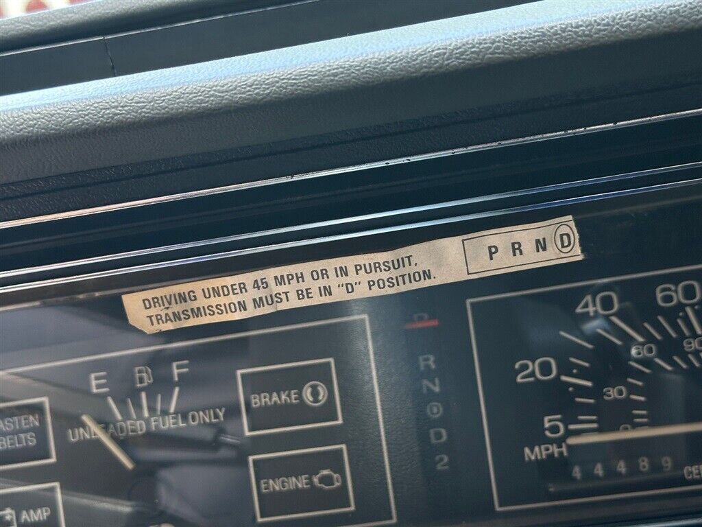 Ford-LTD-1984-35