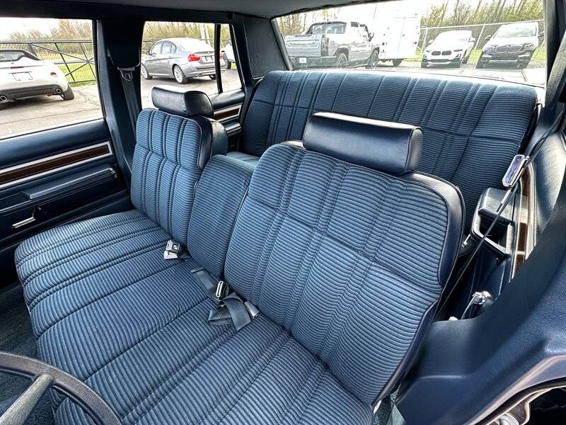 Ford-Ltd-1982-11