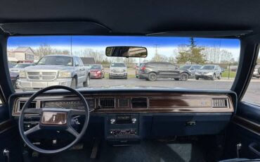 Ford-Ltd-1982-12