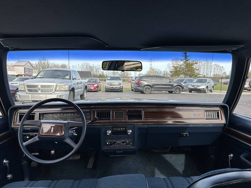 Ford-Ltd-1982-12