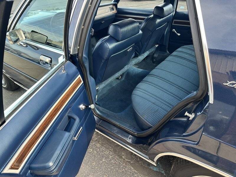 Ford-Ltd-1982-17