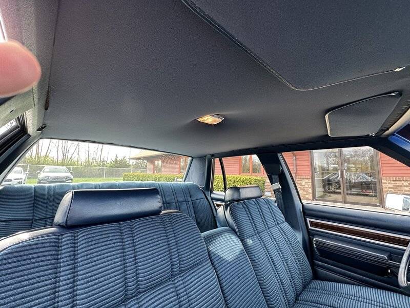 Ford-Ltd-1982-19