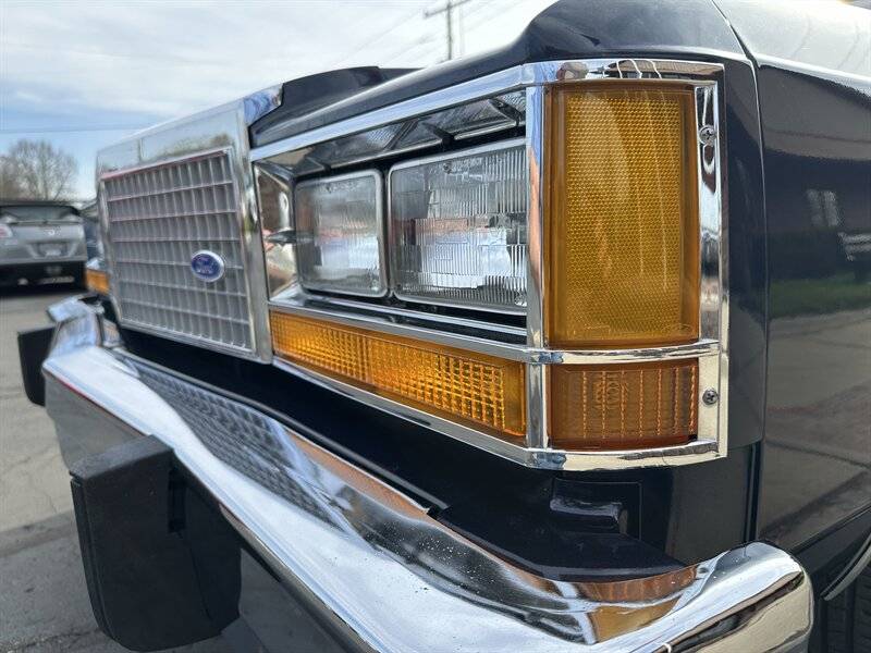 Ford-Ltd-1982-2