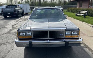 Ford-Ltd-1982-6