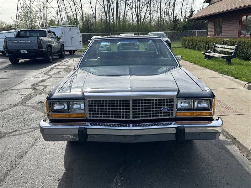 Ford-Ltd-1982-6