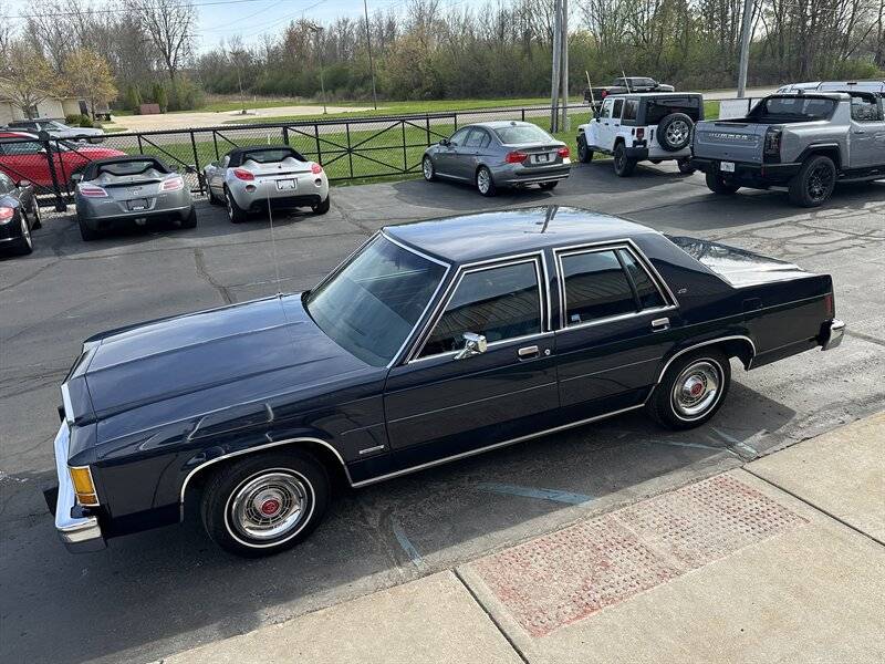 Ford-Ltd-1982