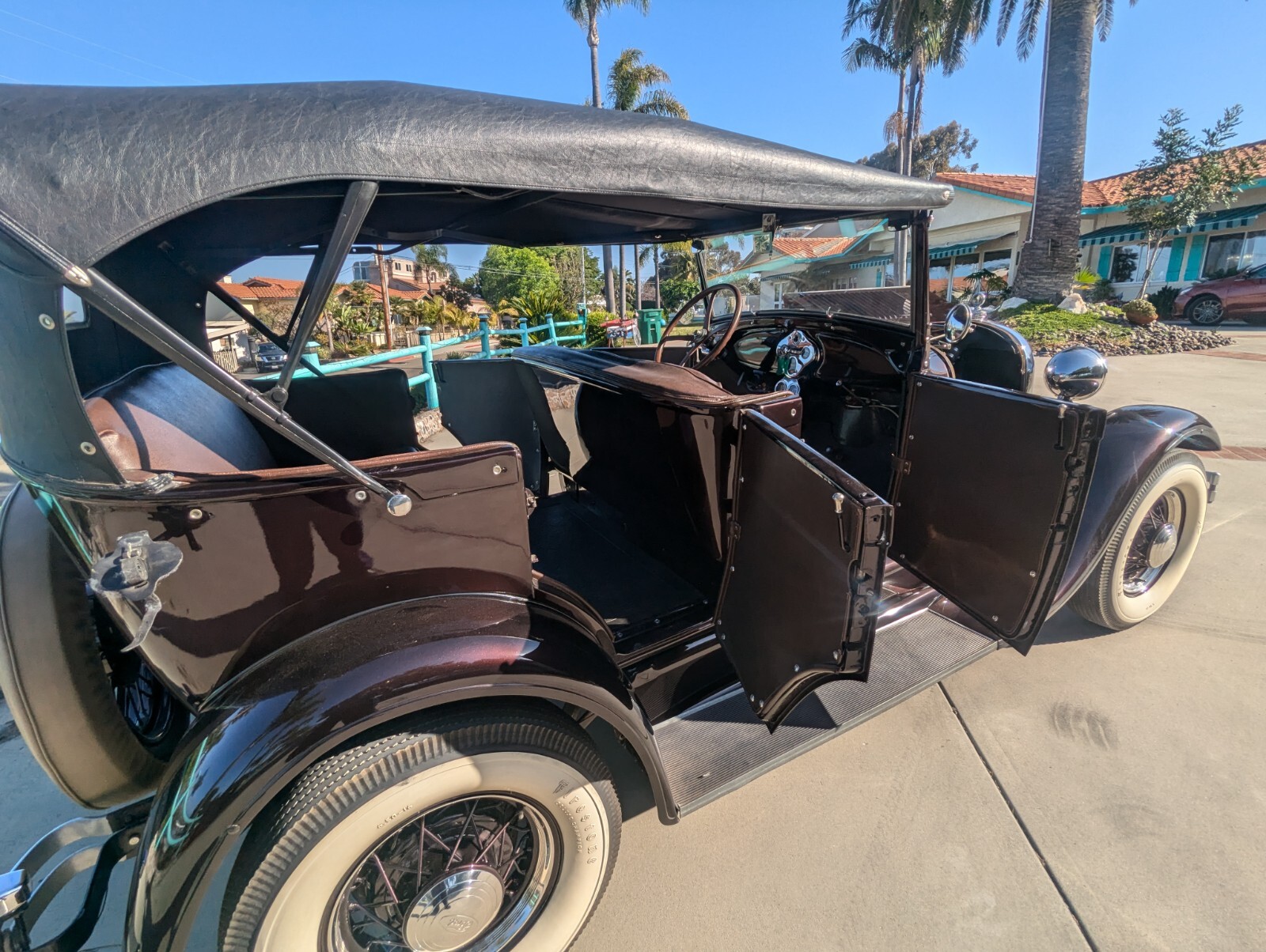 Ford-Model-A-1928-Convertible-33