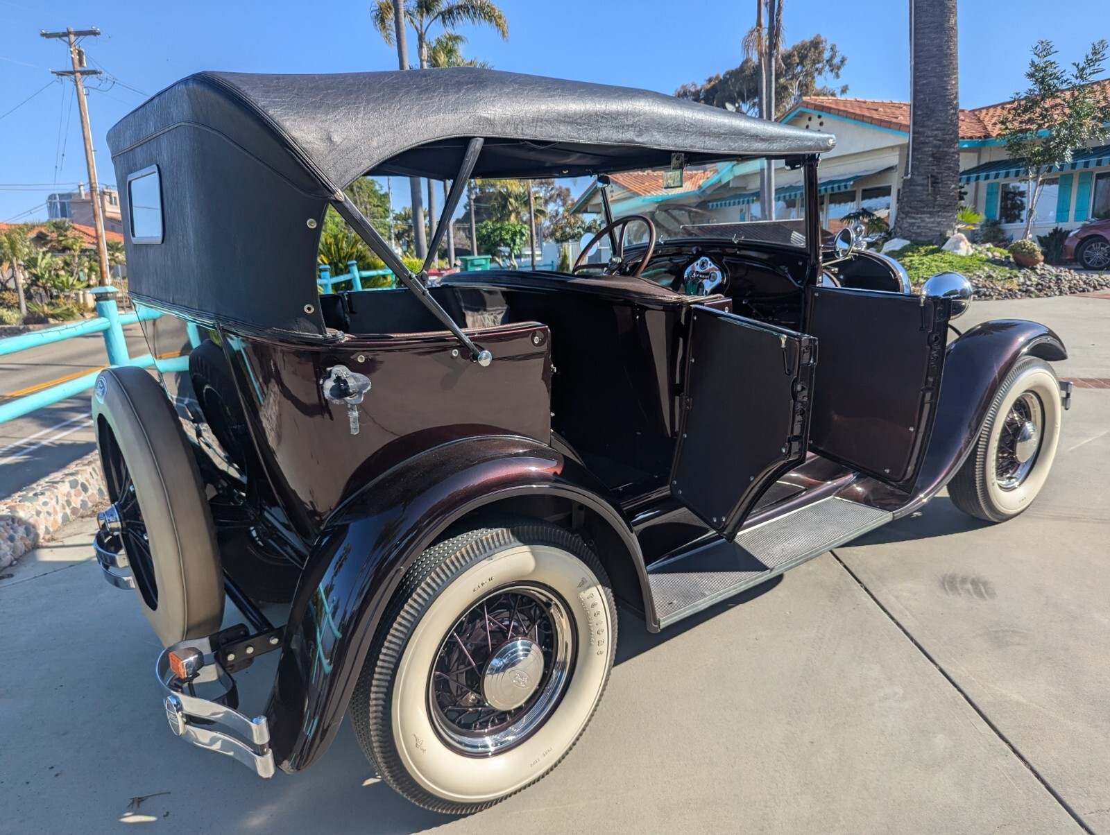 Ford-Model-A-1928-Convertible-35