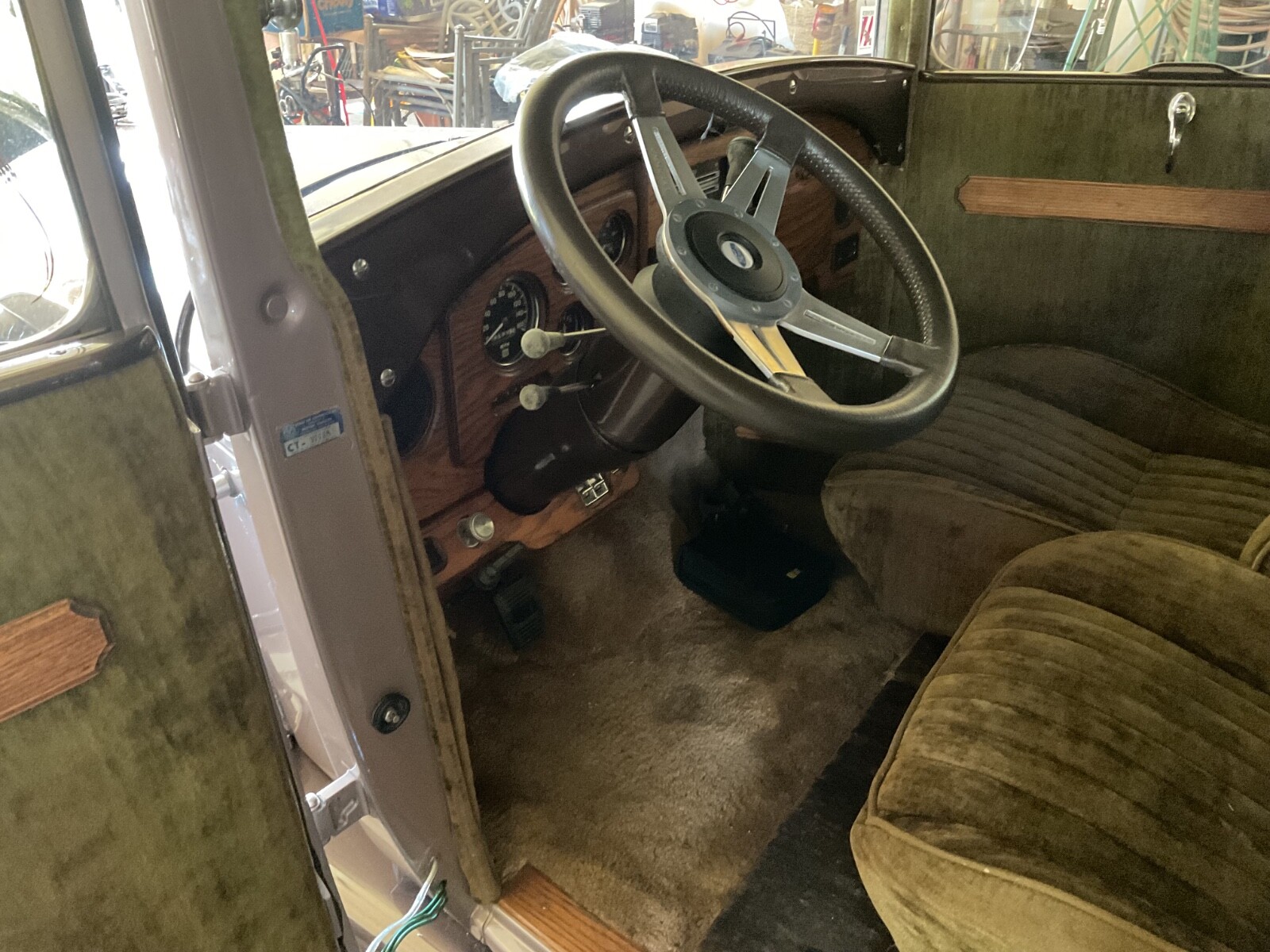 Ford-Model-A-1929-Sedan-15
