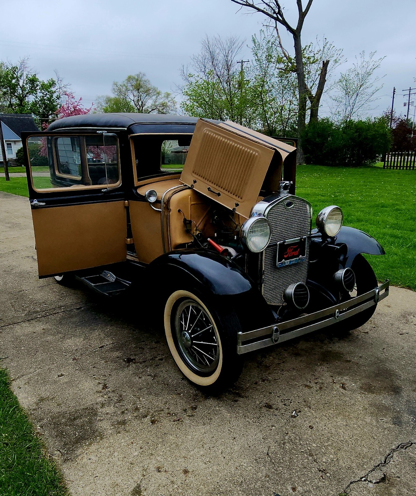 Ford-Model-A-1930-Sedan-2