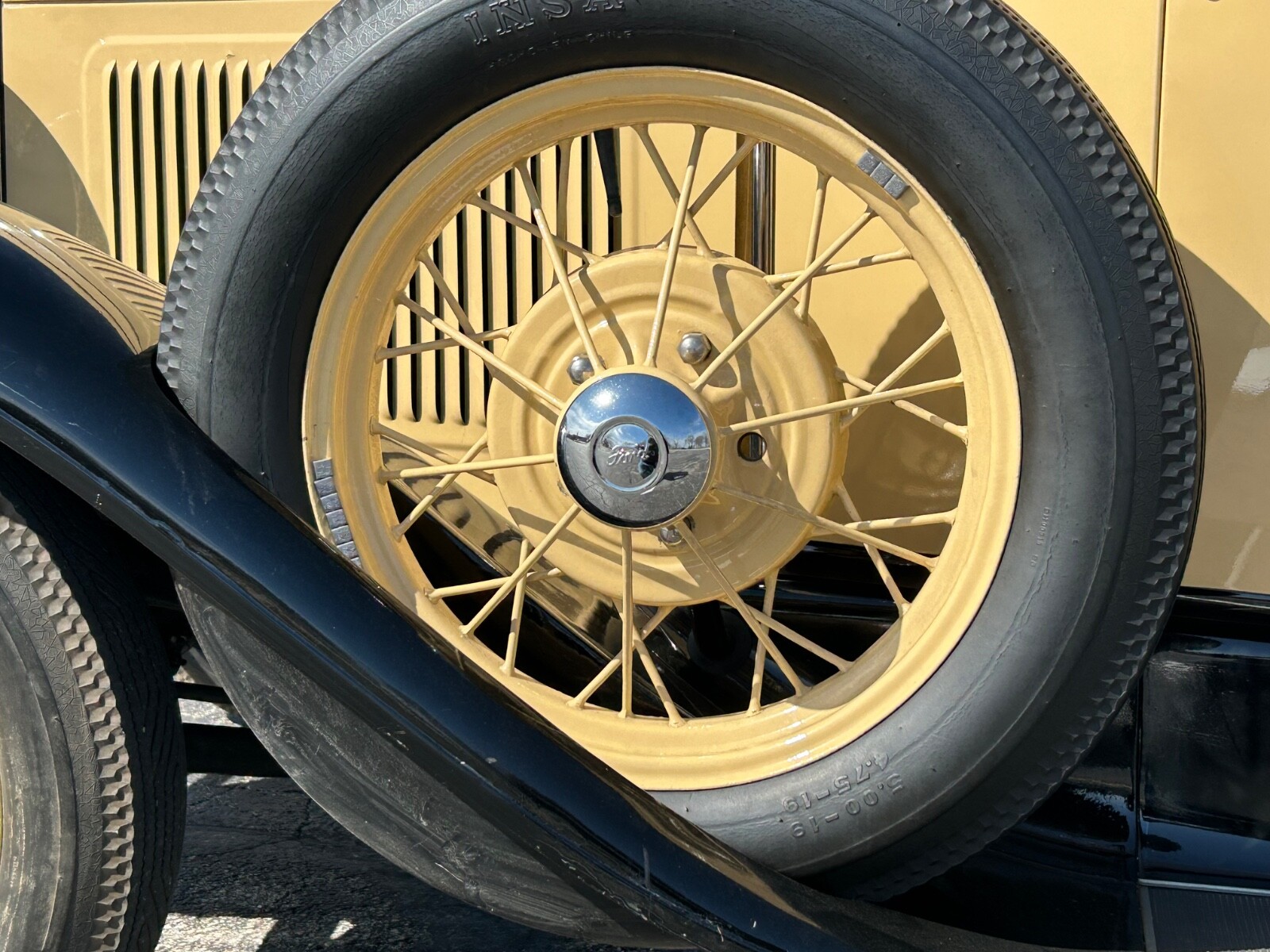 Ford-Model-A-1930-Tudor-Sedan-8