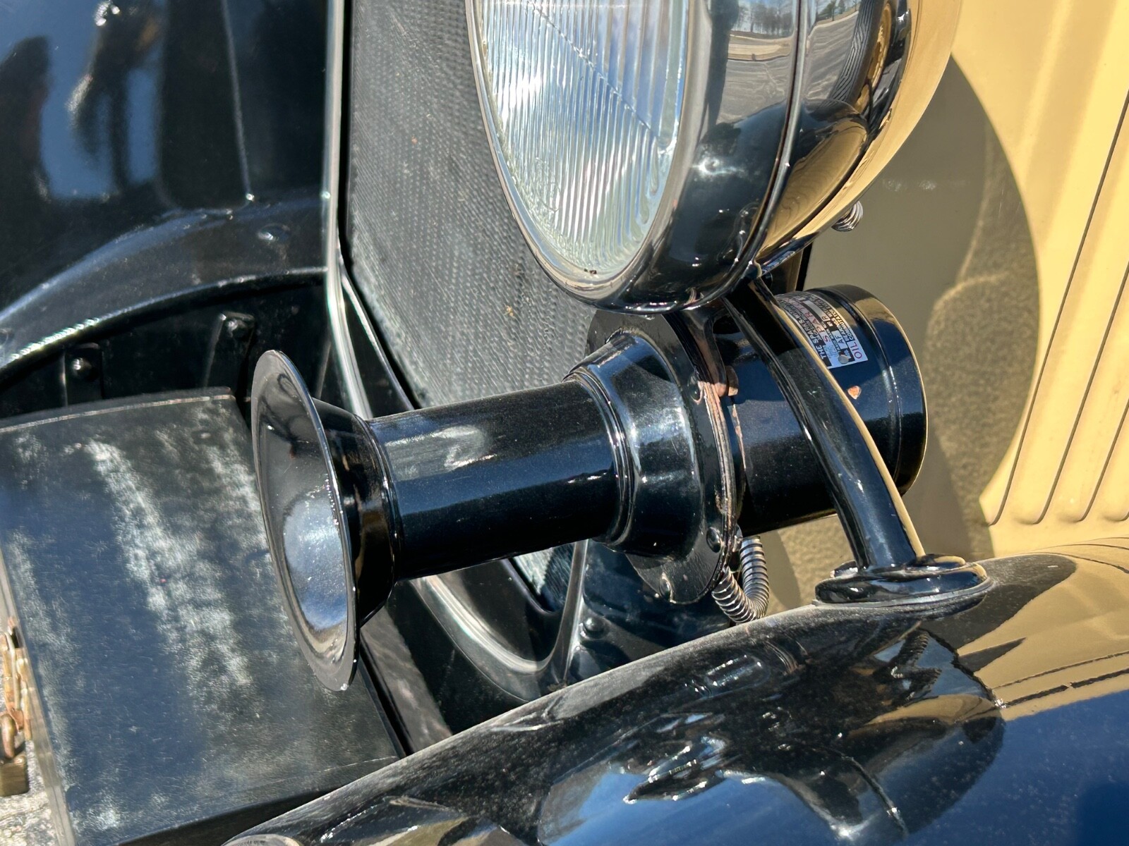 Ford-Model-A-1930-Tudor-Sedan-9