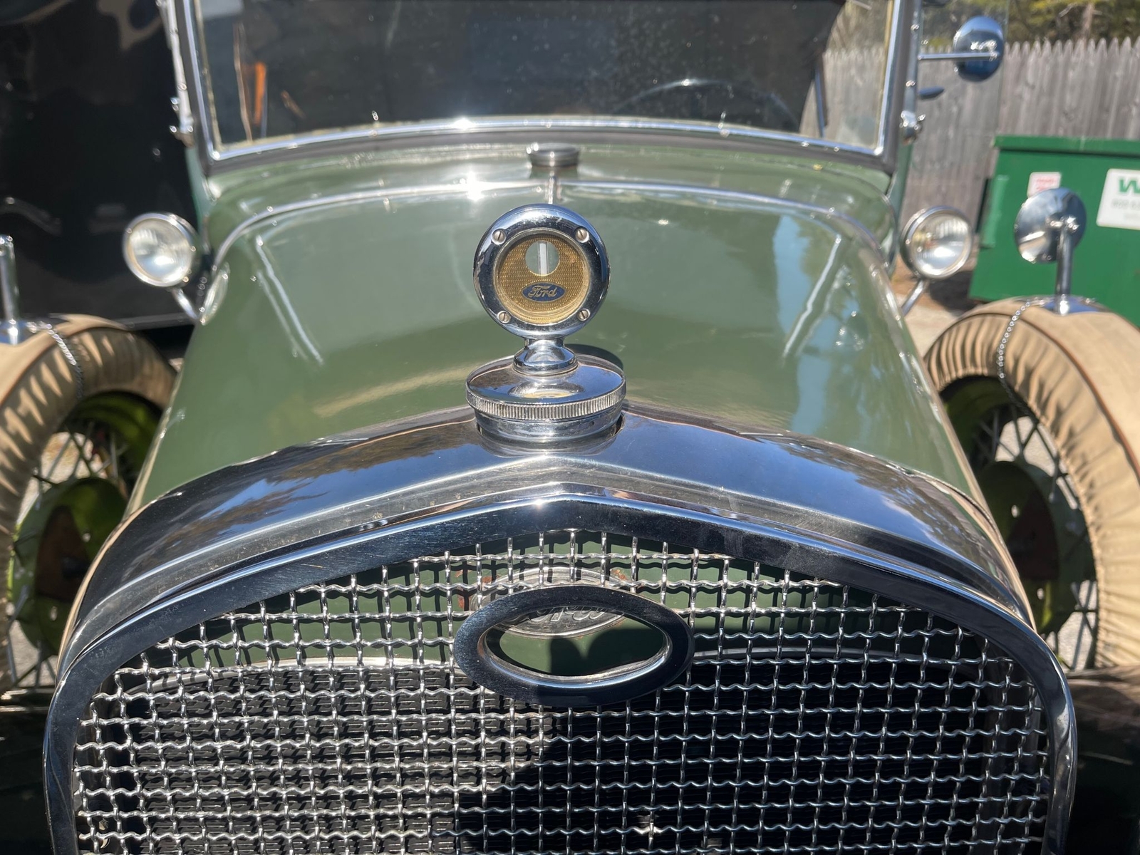 Ford-Model-A-1931-Deluxe-Roadster-10
