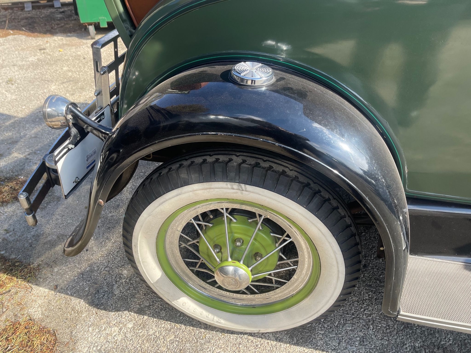 Ford-Model-A-1931-Deluxe-Roadster-12