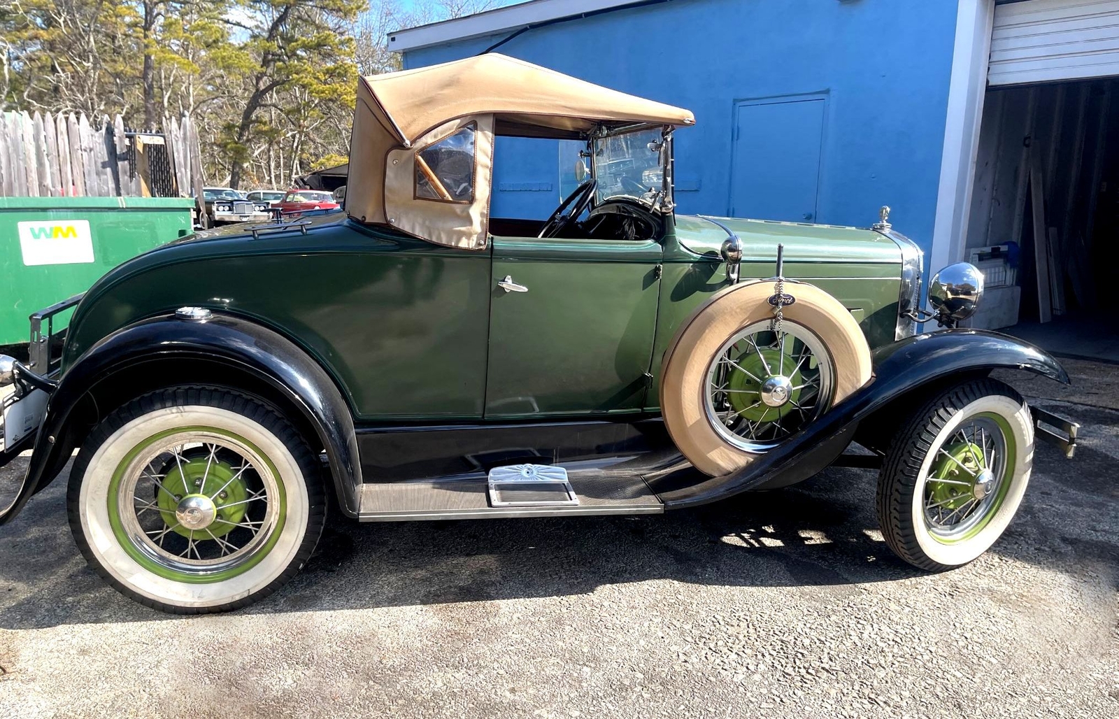 Ford-Model-A-1931-Deluxe-Roadster-2